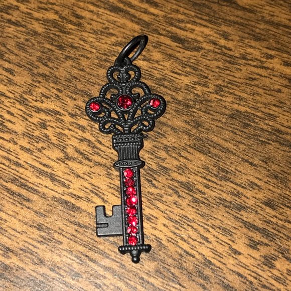 Black and Red Key Pendant - Picture 12 of 12